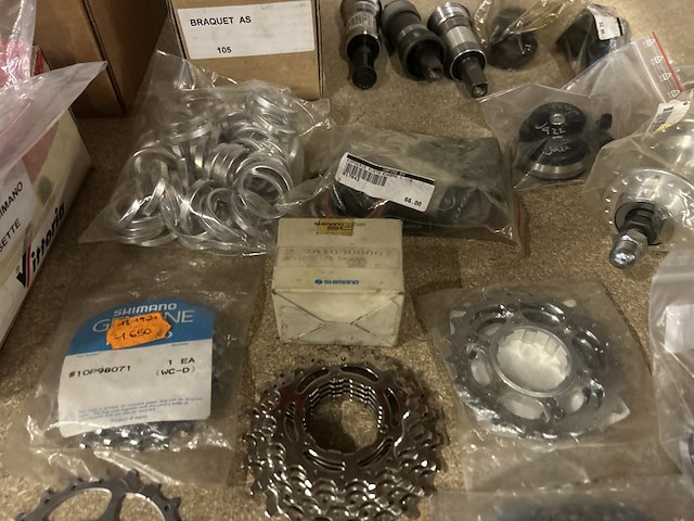 Ca. 70x (race)fiets artikelen w.o. balhoofden, cassettes, w.o. shimano, campagnolo - afbeelding 5 van  11