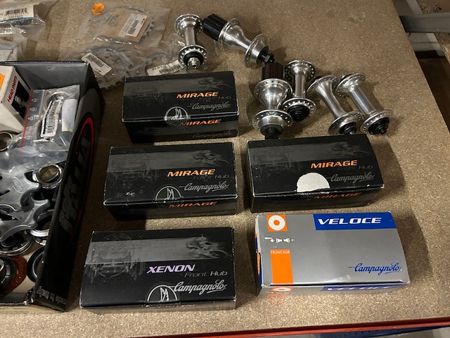 Ca. 70x racefiets onderdelen, w.o. campagnolo, shimano - afbeelding 2 van  10