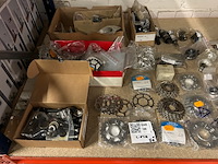 Ca. 70x racefiets onderdelen, w.o. campagnolo, shimano - afbeelding 3 van  10