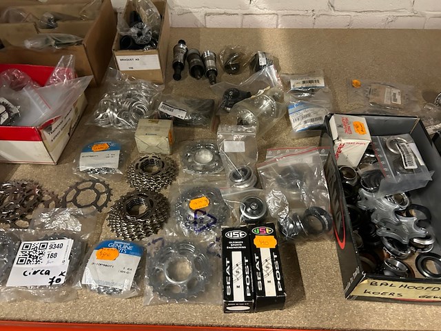 Ca. 70x racefiets onderdelen, w.o. campagnolo, shimano - afbeelding 4 van  10