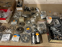 Ca. 70x racefiets onderdelen, w.o. campagnolo, shimano - afbeelding 4 van  10