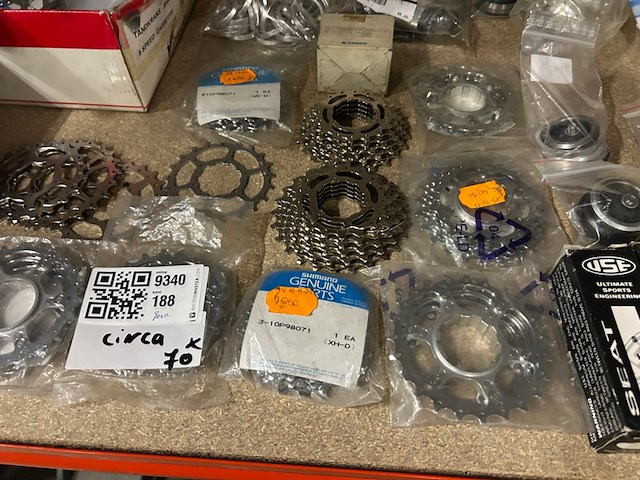 Ca. 70x racefiets onderdelen, w.o. campagnolo, shimano - afbeelding 5 van  10