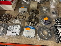Ca. 70x racefiets onderdelen, w.o. campagnolo, shimano - afbeelding 5 van  10