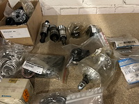 Ca. 70x racefiets onderdelen, w.o. campagnolo, shimano - afbeelding 6 van  10