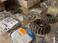 Ca. 70x racefiets onderdelen, w.o. campagnolo, shimano - afbeelding 7 van  10