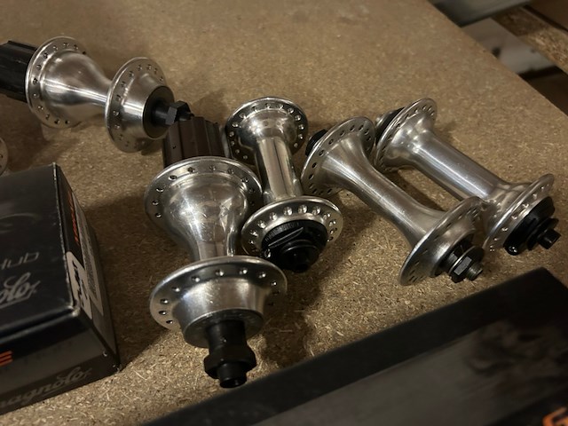 Ca. 70x racefiets onderdelen, w.o. campagnolo, shimano - afbeelding 8 van  10
