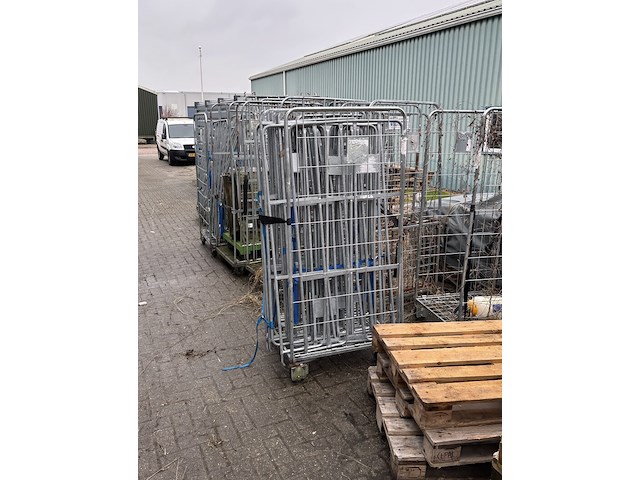 Ca. 70x rolcontainers - afbeelding 4 van  6