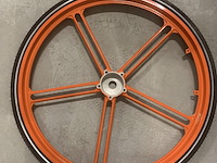 Ca. 714x combinatie voorwiel + spatbord, oranje + zwart