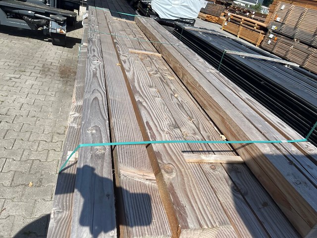 Ca. 72x douglas balken fijnbezaagd, 100x100mm, lengte 400cm - afbeelding 1 van  3