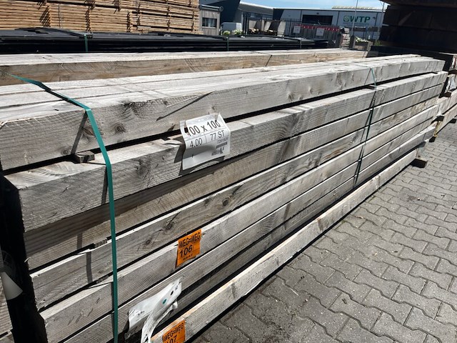 Ca. 72x douglas balken fijnbezaagd, 100x100mm, lengte 400cm - afbeelding 2 van  3