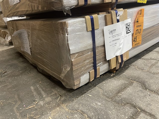 Ca. 72x guyana teak dekdelen gevingerlast, 21x90mm, lengte 400cm - afbeelding 4 van  4