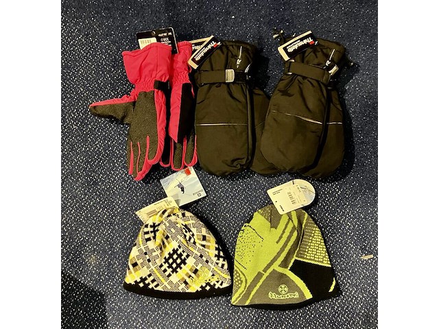 Ca. 72x luxe fleece sjaals + hoofdbanden + handschoenen en mutsen, falcon, rucanor en overige - afbeelding 1 van  4