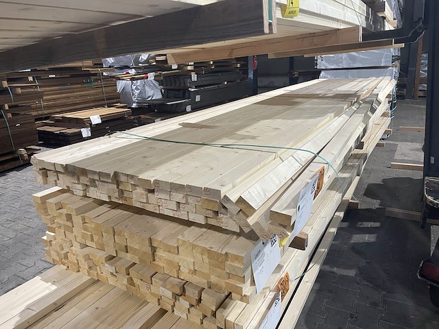 Ca. 72x vuren regels, 32x58mm, lengte 420cm - afbeelding 2 van  3