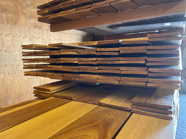 Ca. 73x guyana ipé country grade planken geschaafd, 18x140mm, lengte 300cm - afbeelding 3 van  3