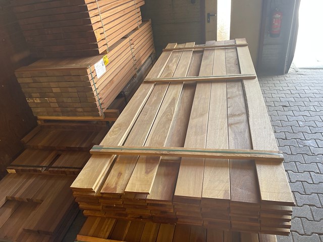 Ca. 73x guyana ipé country grade planken geschaafd, 18x140mm, lengte 300cm - afbeelding 1 van  3