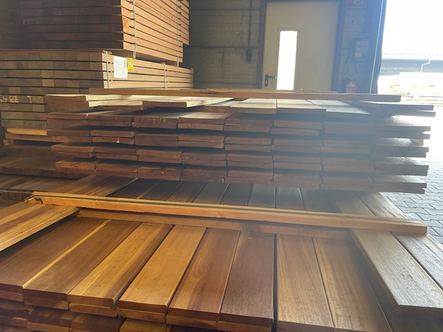 Ca. 73x guyana ipé country grade planken geschaafd, 18x140mm, lengte 300cm - afbeelding 2 van  3