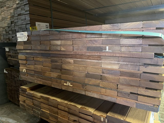 Ca. 73x guyana ipé planken geschaafd, 25x90mm, lengte 305cm - afbeelding 2 van  3