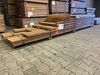 Ca. 73x guyana teak palen geschaafd, 45x45mm, lengte 18/305cm, 9/335cm, 11/365cm, 35/395cm - afbeelding 3 van  3