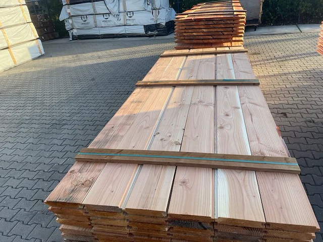 Ca. 74x douglas wisselsponning/halfhoutsrabat, 18x190mm, lengte 300cm - afbeelding 1 van  3
