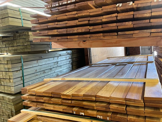 Ca. 74x guyana ipé country grade planken geschaafd, 18x90mm, lengte 300cm - afbeelding 1 van  3