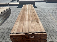 Ca. 74x guyana teak planken fijnbezaagd, 31x80mm, lengte 520cm - afbeelding 2 van  3