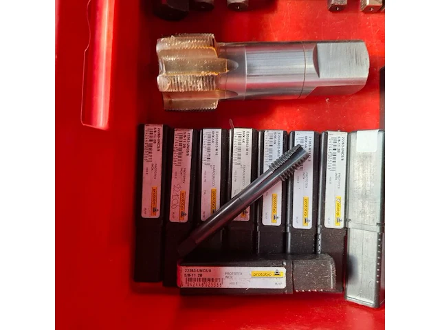 Ca. 75x diverse machinetaps - afbeelding 8 van  11