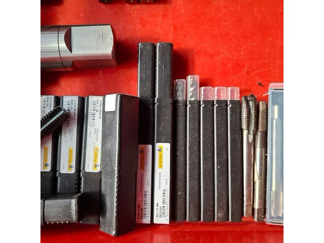 Ca. 75x diverse machinetaps - afbeelding 9 van  11
