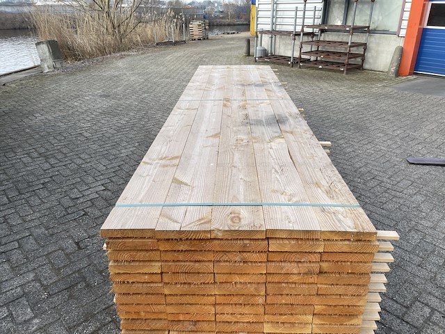 Ca. 75x douglas planken fijnbezaagd, 38x200mm, lengte 300cm - afbeelding 1 van  4