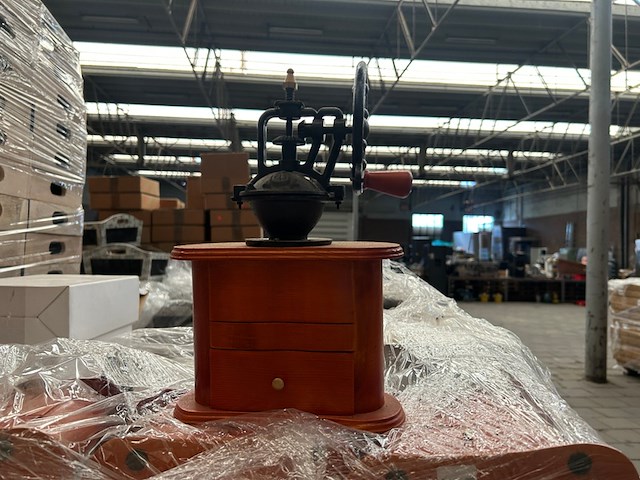 Ca. 75x woonaccessoires w.o. klokken en koffiemolens - afbeelding 4 van  7