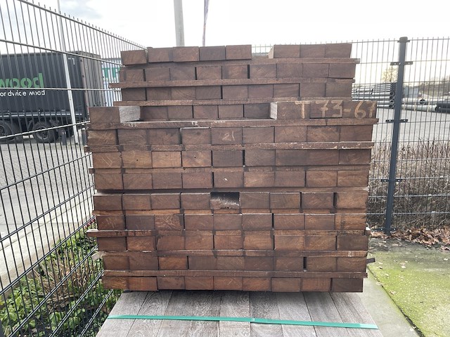 Ca. 76x angelim pedra balken fijnbezaagd, 55x105mm, lengte 190cm - afbeelding 3 van  4