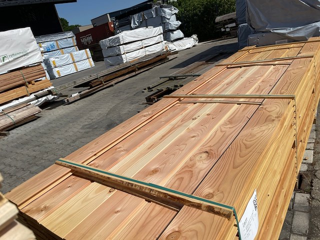 Ca. 76x douglas wisselsponning/halfhoutsrabat, 18x190mm, lengte 400cm - afbeelding 1 van  3