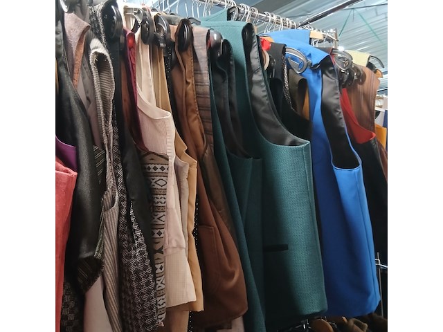 Ca. 76x giletjes diverse kleuren mannen/netjes - afbeelding 2 van  8