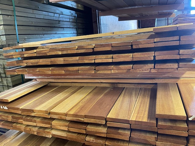 Ca. 76x guyana ipé country grade planken geschaafd, 18x90mm, lengte 350cm - afbeelding 3 van  3