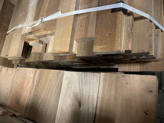 Ca. 76x ipé country grade planken geschaafd, 27x90mm, lengte 2/95cm, 74/125cm - afbeelding 3 van  3