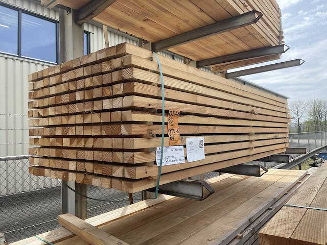 Ca. 77x douglas regels fijnbezaagd, 50x75mm, lengte 300cm - afbeelding 2 van  3