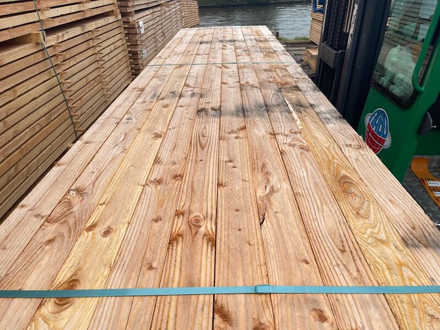 Ca. 77x douglas regels fijnbezaagd, 50x75mm, lengte 300cm - afbeelding 1 van  4