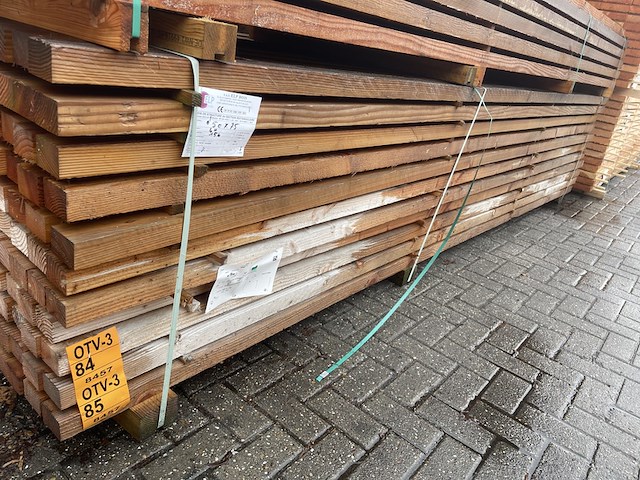 Ca. 77x douglas regels fijnbezaagd, 50x75mm, lengte 400cm - afbeelding 4 van  4