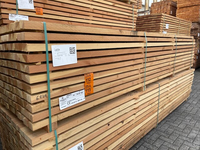 Ca. 77x douglas regels fijnbezaagd, 50x75mm, lengte 400cm - afbeelding 4 van  4