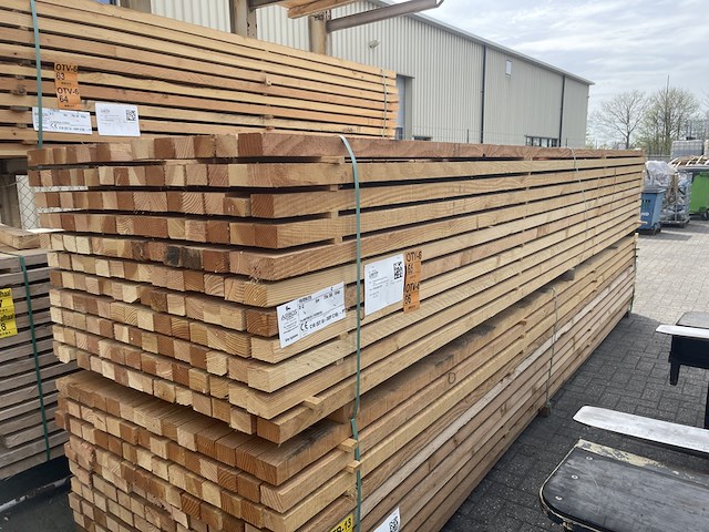 Ca. 77x douglas regels fijnbezaagd, 50x75mm, lengte 500cm - afbeelding 3 van  3