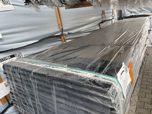 Ca. 77x grenen design profiel zwart gecoat, 21x145mm, lengte 420cm - afbeelding 1 van  3