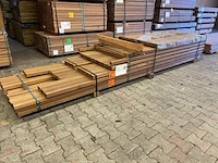 Ca. 77x guyana teak palen geschaafd, 45x45mm, lengte 16/185cm, 15/215cm, 22/245cm, 24/275cm - afbeelding 3 van  3