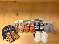 Ca. 77x paar babyschoenen - mixpartij - afbeelding 1 van  3