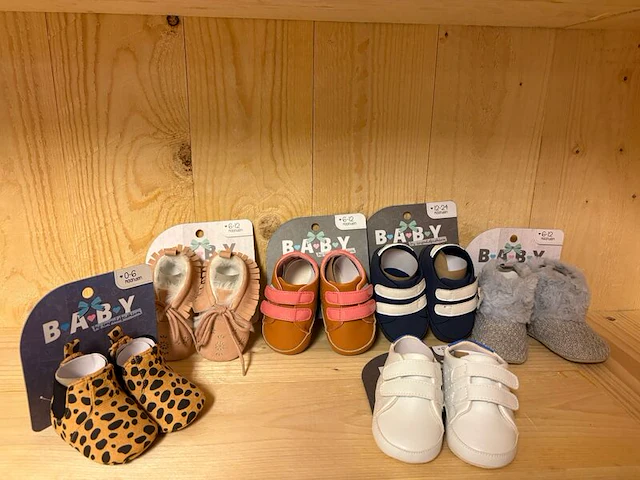 Ca. 77x paar babyschoenen - mixpartij - afbeelding 1 van  3