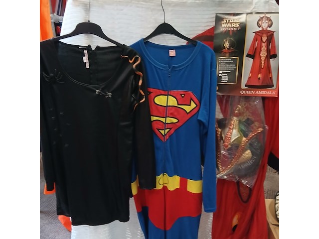 Ca. 77x superhero, heksen halloween - afbeelding 2 van  6