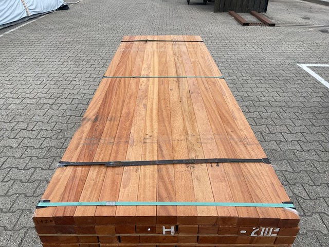 Ca. 78x angelim pedra onderliggers geschaafd, 45x68mm, lengte 250cm - afbeelding 1 van  3