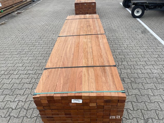 Ca. 78x angelim pedra onderliggers geschaafd, 45x68mm, lengte 300cm - afbeelding 1 van  3