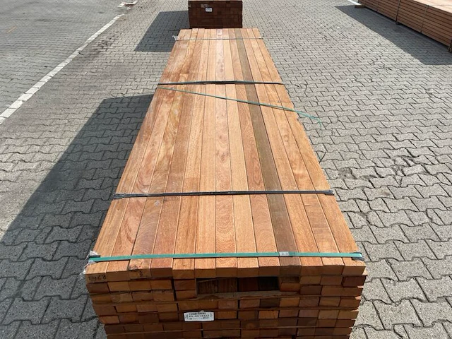 Ca. 78x angelim pedra onderliggers geschaafd, 45x68mm, lengte 350cm - afbeelding 1 van  3