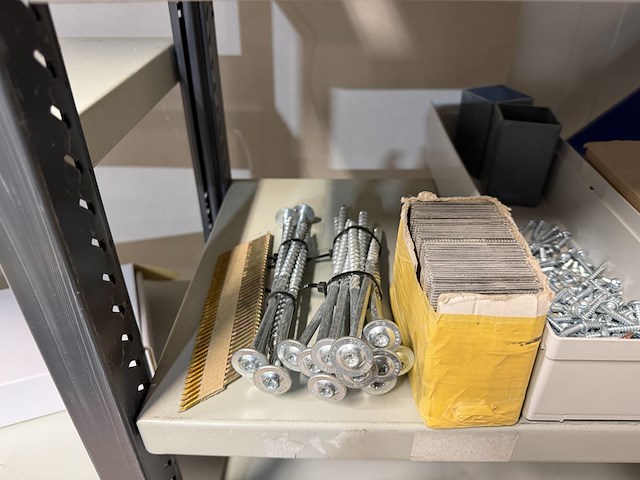 Ca. 78x verpakking ijzerwaren w.o. schroeven, spijkers, pluggen, w.o. woodies, spax, fis, kelfort - afbeelding 15 van  22