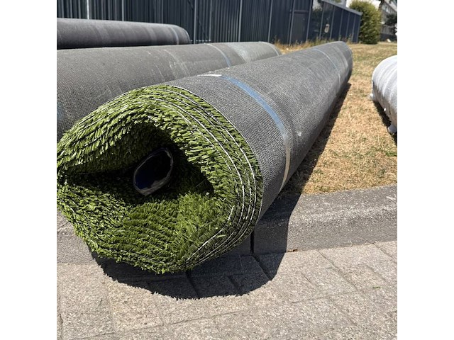 Ca. 79,95m2 kunstgras, 24 mm hoog, groen - afbeelding 2 van  3
