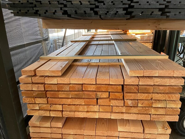 Ca. 79x douglas balken geschaafd, 40x90mm, lengte 430cm - afbeelding 1 van  3